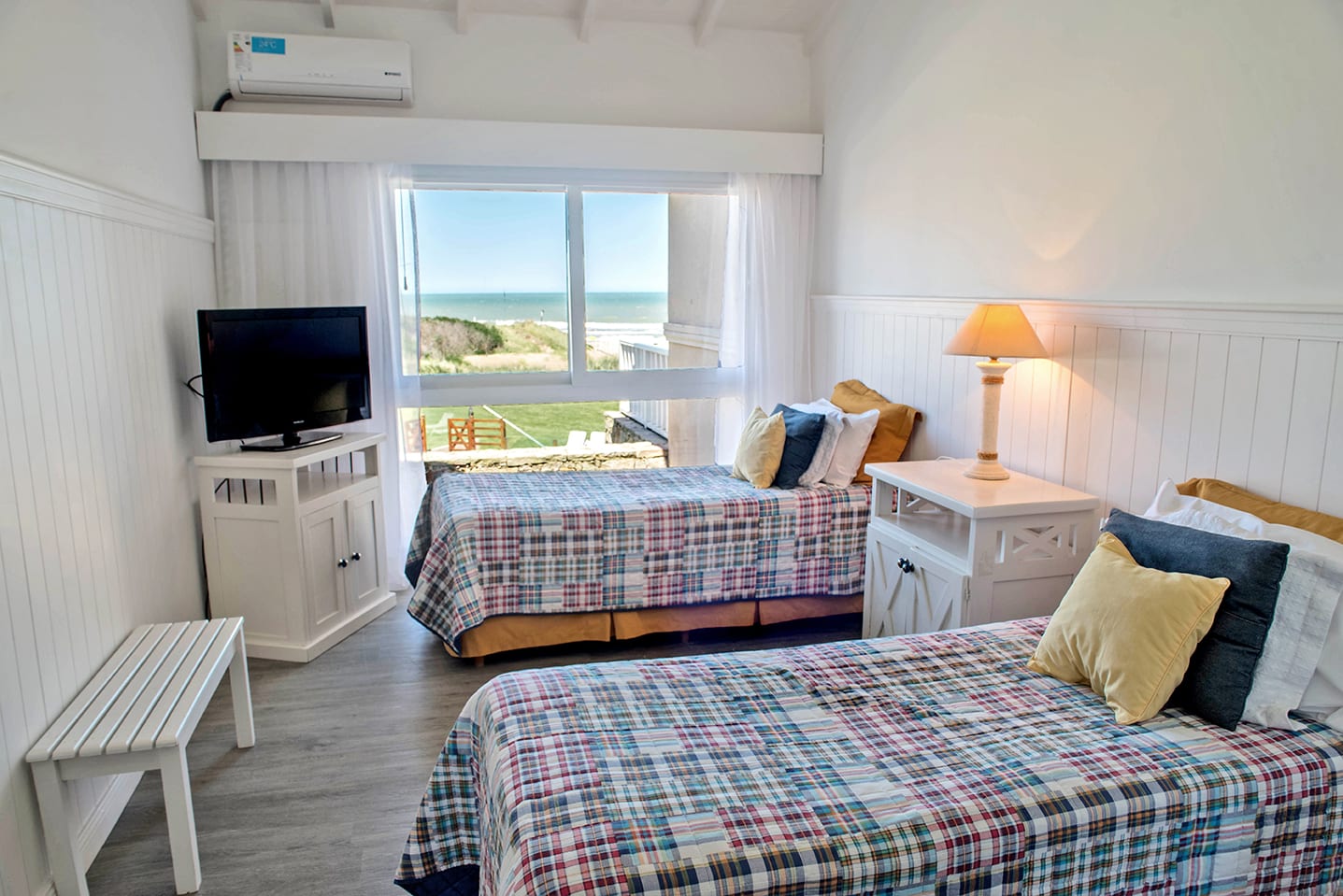 Dormitorio con dos camas, unidad 5.
