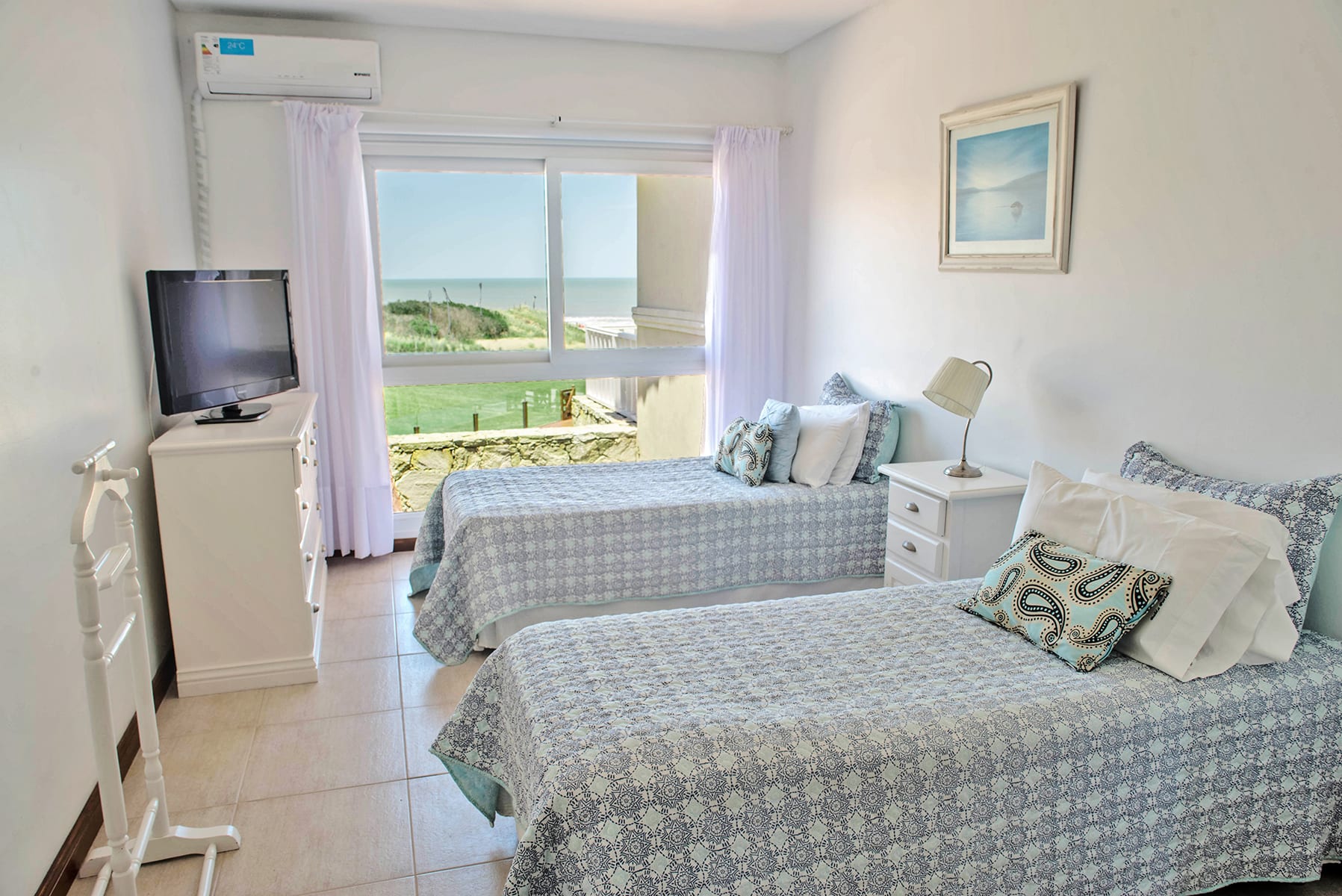 Dormitorio con dos camas, unidad 6.